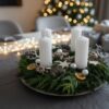 eleganter Adventskranz in weiß