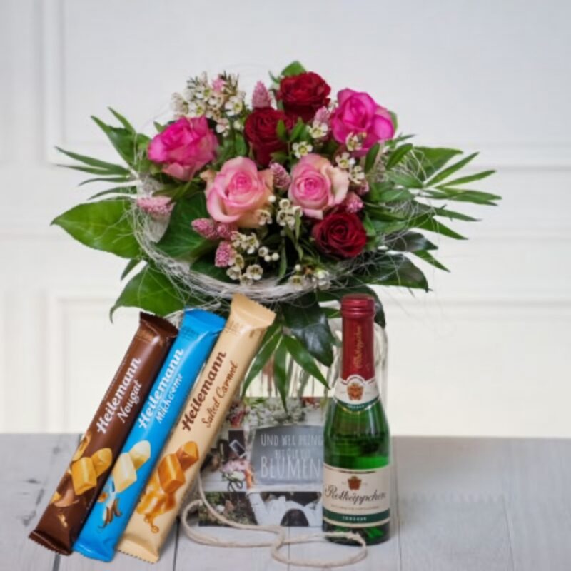 kleiner Strauß Blumen Charmeure mit Sekt und Schokolade