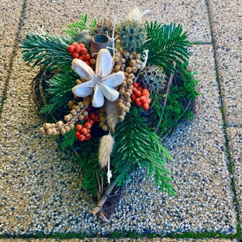 Friedhofsgesteck in Herzform