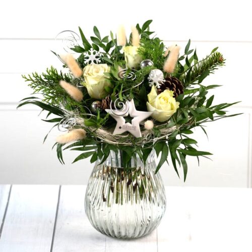 weißer Adventsstrauß mit Tiziano Christbaum Anhänger Stern