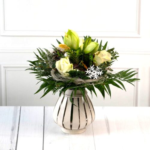 winterlicher Strauß Blumen in weiß