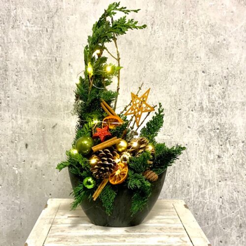 Adventsgesteck mit Lichterkette