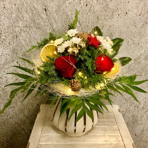 LED Lichterkette im Blumenstrauß zu Weihnachten