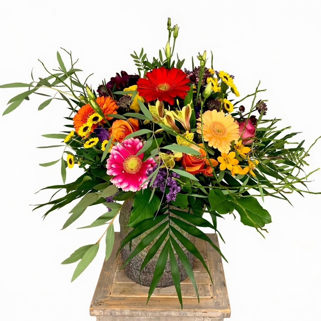 Blumenstrauß Gartenliebe Auf Holzplatte